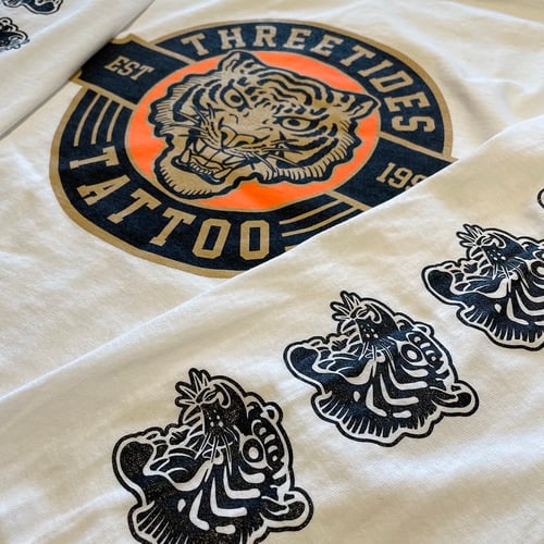 Image of TIGER LONG SLEEVE T WHT