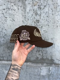 Image 4 of PINK BRIM BROWN/CREAM NEW YORK METS CUSTOM FITTED CAP