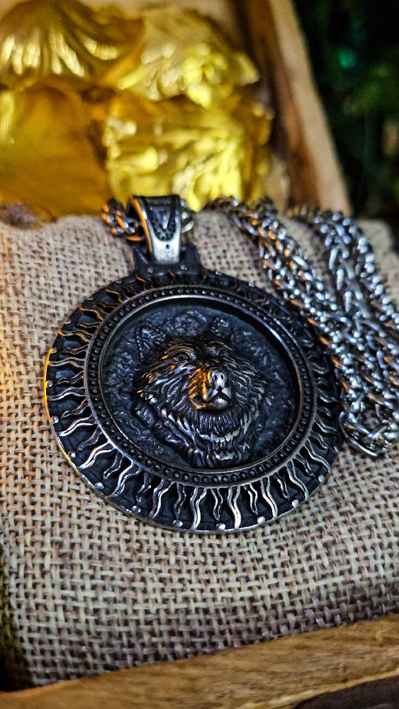 πThe Armored Kingdom Howl of the North Wolf Necklace