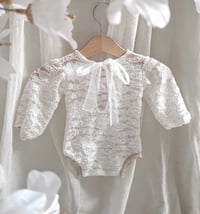 Image 3 of Newborn photo session body| Elle | white lace