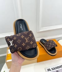 Image 3 of SAFARI PUFFER SLIDES