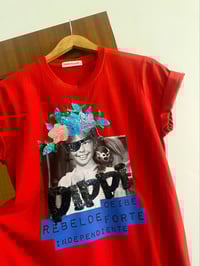 Image 2 of Camiseta bordada a man. PIPPI VERMELLA. Varias tallas. Corte unisex.
