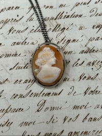 Image 1 of Superbe camée en argent massif et coquillage, début 1900