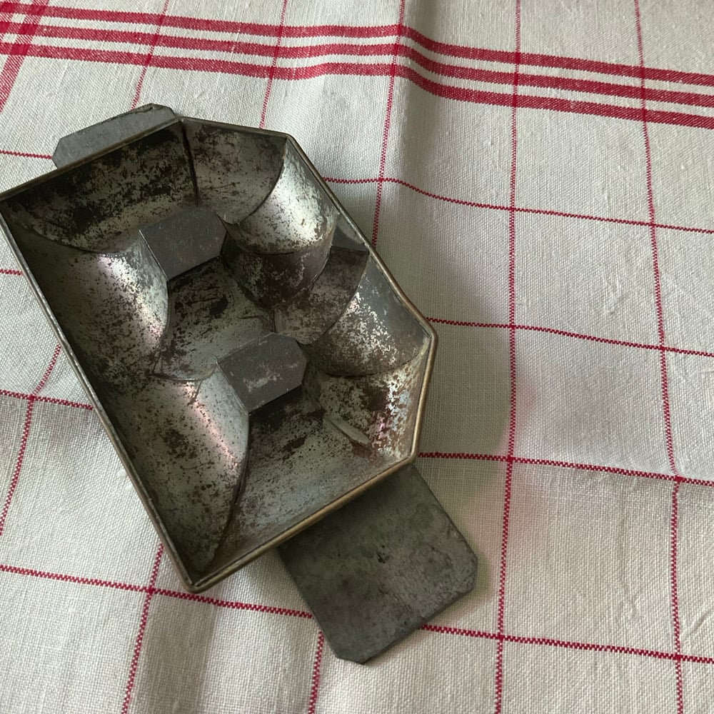 Image of B Chocolate Mould