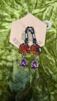 Image 2 of Talon | Glasses Charm