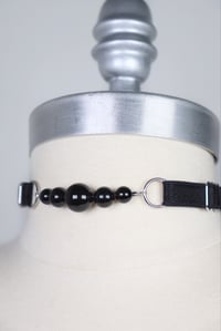 Image 3 of Thin choker with Onyx beads