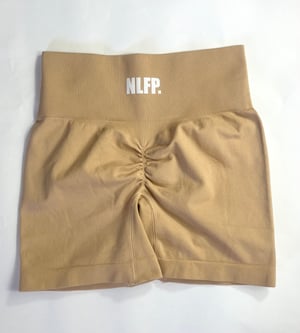 Image of SEAMLESS SCRUNCH BOOTY SHORTS TAN 