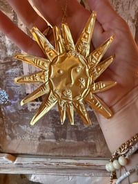 Image 1 of Décoration dorée✍️ Soleil