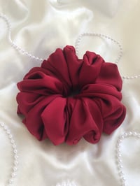 Image 6 of SCRUNCHIE OVERSIZED WINE/WINO