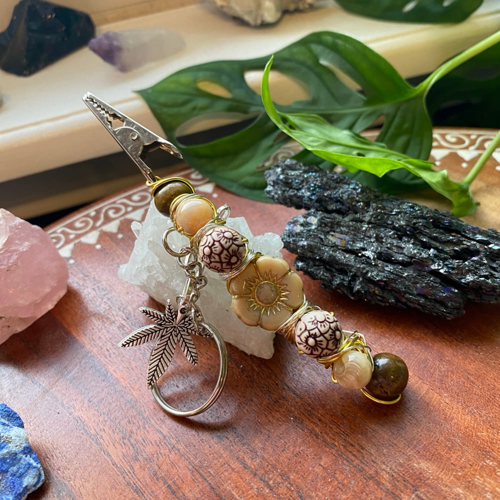 Image of vanilla latte clip keychain 