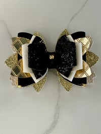 Image 4 of Wild Blooms Black, Cream, and Gold Tumbler Straw Topper Bow