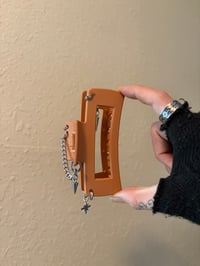 Image 2 of FIERCE CLAW CLIP (style d)