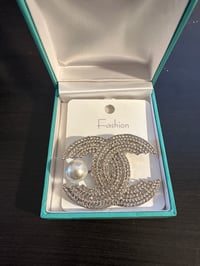 cc silver pearl brooch 