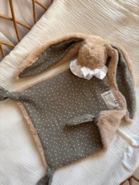 Image 2 of DOUDOU ENVELOPPANT MINI KAKI A POIS