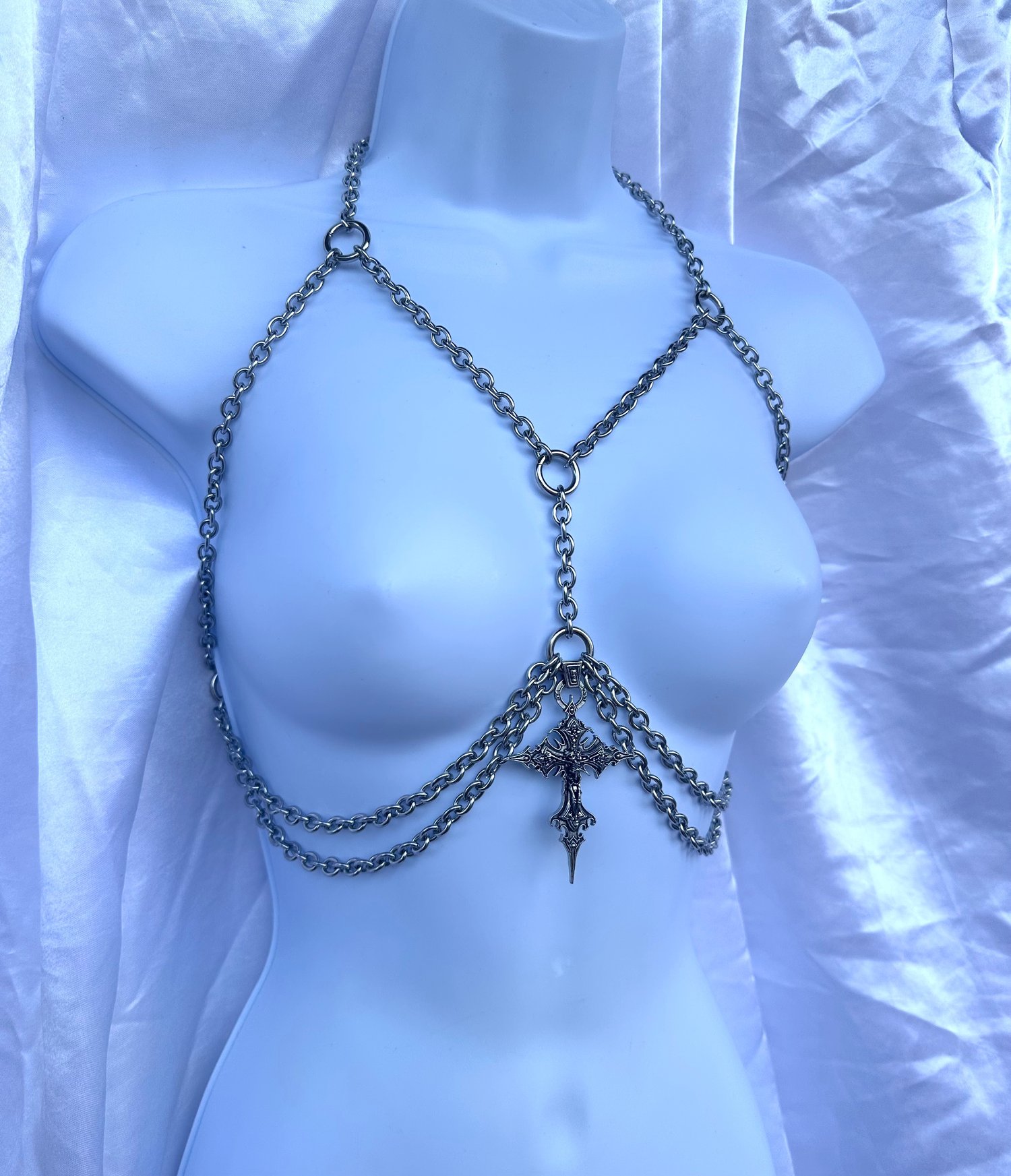 Image of Mausoleum Chain Harness