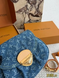 Image 19 of ĻV Sunset Bag