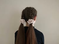 Image 3 of SCRUNCHIE STANDARD CHAMPAGNE/SZAMPAN