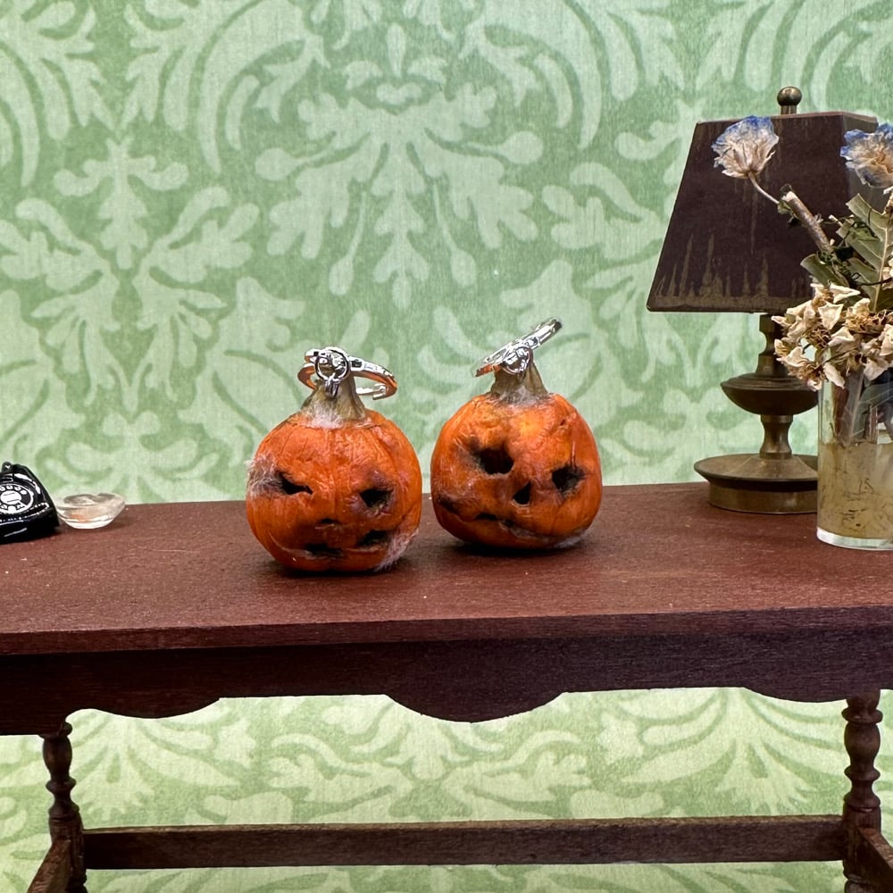 Image of Rotten Pumpkin EARRINGS