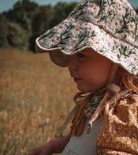 Image 3 of Daisy scalloped brim sunbonnet hat