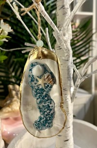 Oyster Shell Ornament O111