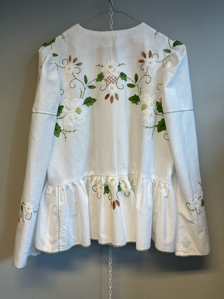 Image of Molly skjorte med broderi (small/medium)