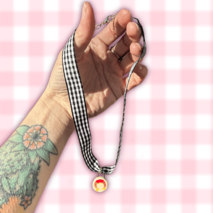 image of horseshoe choker