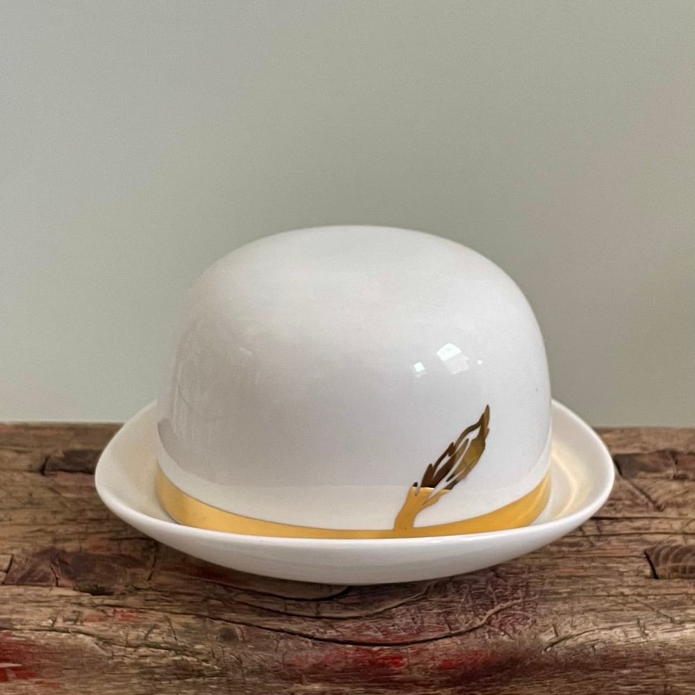 Image of Thomson & Thompson White Sugar Bowl + gold ribbon feather