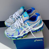 Image 2 of 2 sizes: us7.5/eu39, us7/eu38