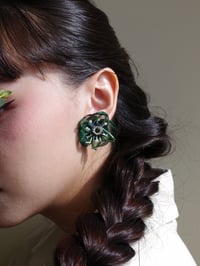 Image 2 of Petal (Emerald)