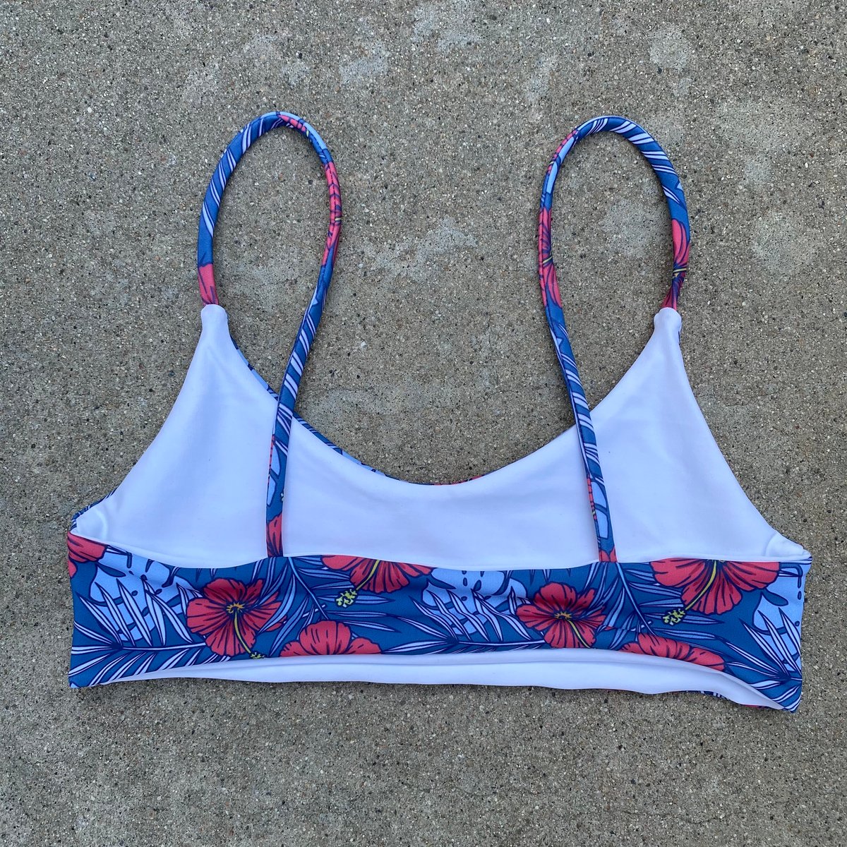 Image of SCOOP LEXY TOP : BEACH BLUES X WHITE