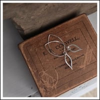 Image 2 of Lustre Leaf (pins)