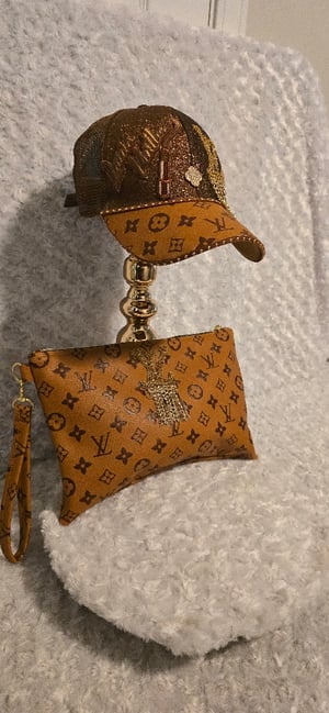 Image of Brown LuV Clutch with matching hat