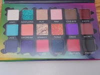 Image 3 of Bichota eyeshadow Palette 