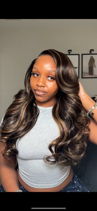 Image 2 of Glueless 7x5 glueless Body wave balayage wig. 26 in. 
