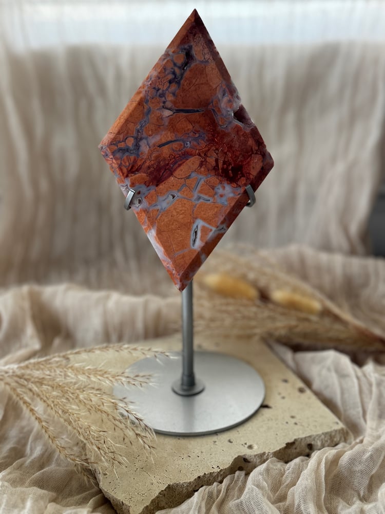 Image of Pink Agate Diamond w/stand 