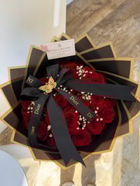 Image 3 of 2 classic Dozen red roses 