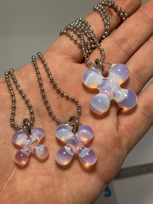 Image of opaline clovers (new color)