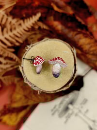 Image 2 of Kolczyki malutkie muchomory na wkrętki 