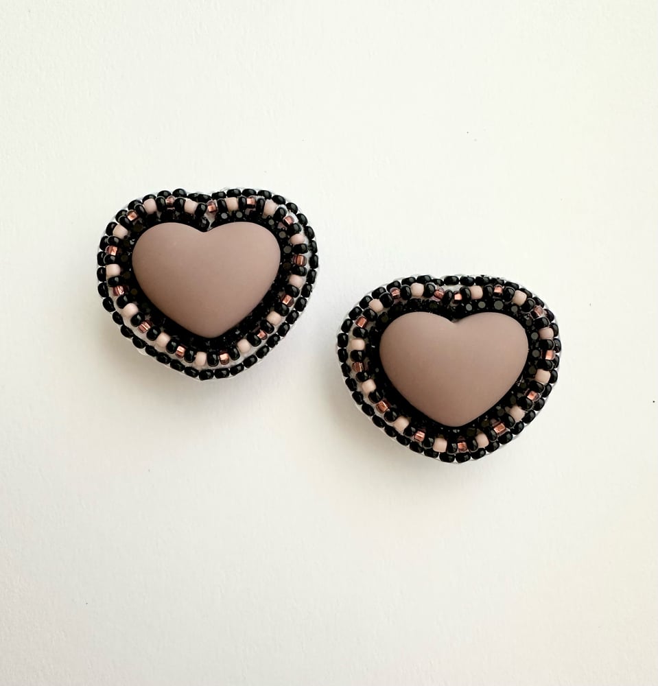Image of Matte Heart Beaded Earrings - Black & Deep Mauve