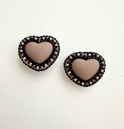 Image of Matte Heart Beaded Earrings - Black & Deep Mauve