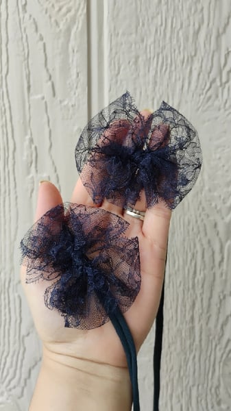 Image of Chantilly vintage lace bows