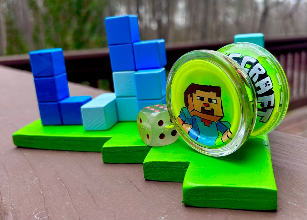 Image of Minecraft Duncan Freehand One with Display