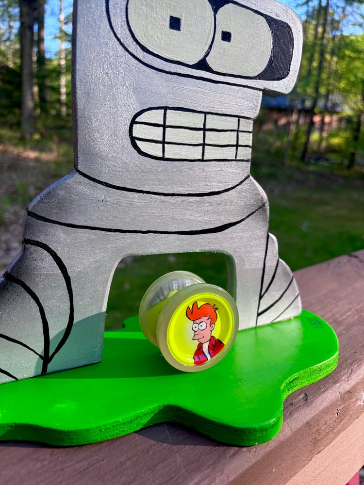 Image of Futurama Glow in the Dark Duncan Freehand One with Bender Display