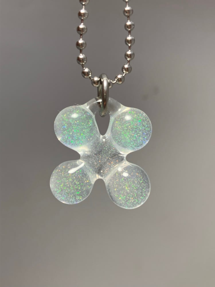 Image of fine crushed opal clover