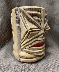 Image 2 of Kamohiali’i & Maui Akaku Planter