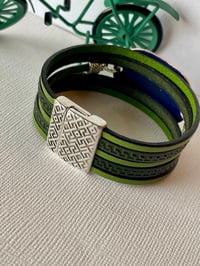 Image 5 of Big Green Daisy 