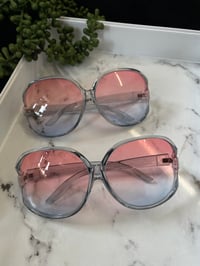 Image 2 of Beauty shades