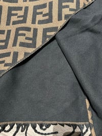 Image 6 of Fèndi Poncho