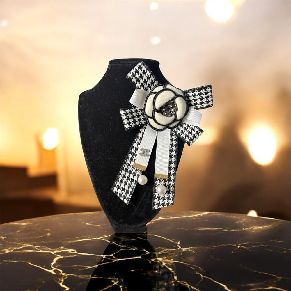 Image of Black/White Flower 
