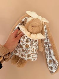 Image 2 of DOUDOU 26 CM ET SA TENUE FLEURI INDIEN AU CHOIX 